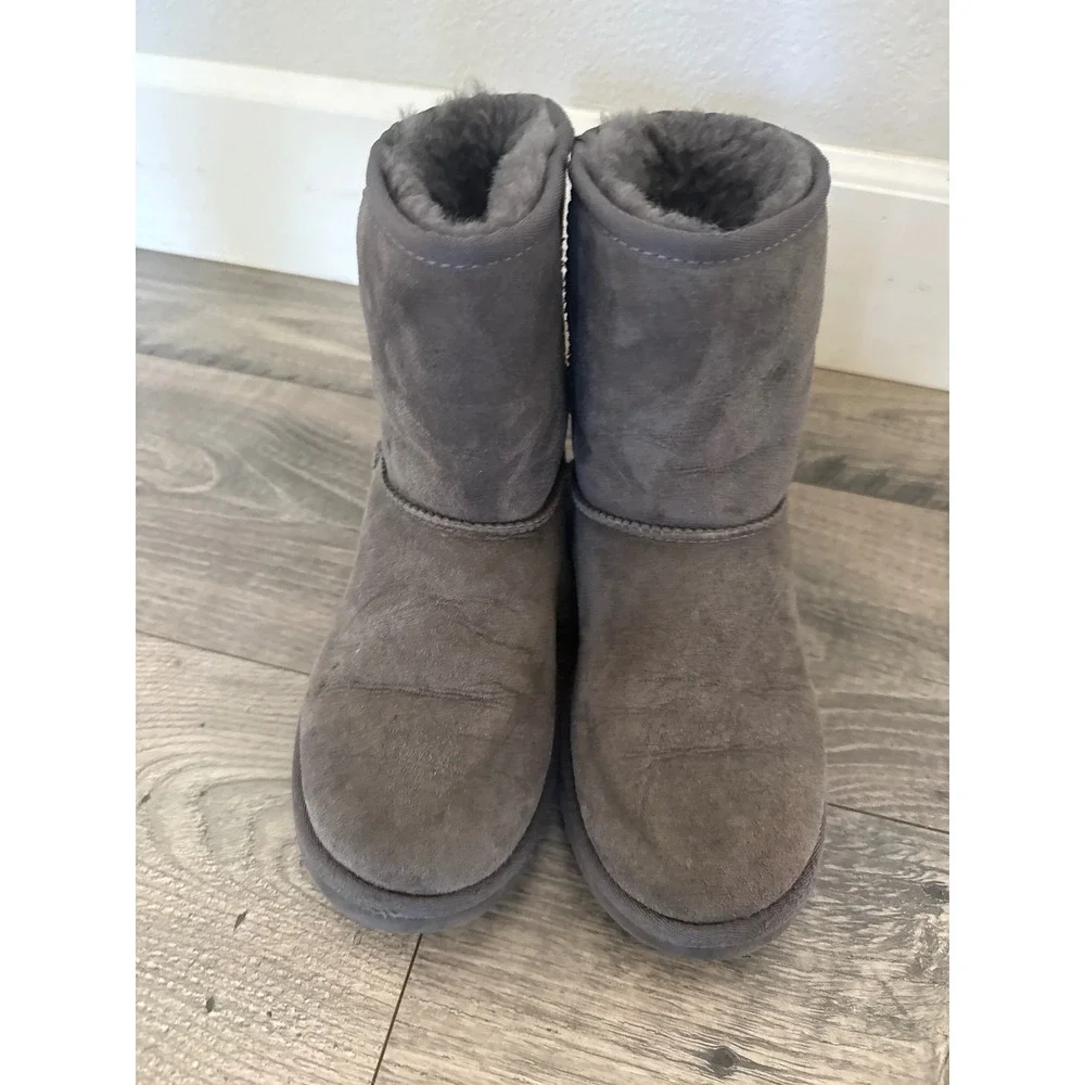 UGG Classic Short Grey Suede Sheepskin Fur Lined Boots 5251Y Kids Size 5